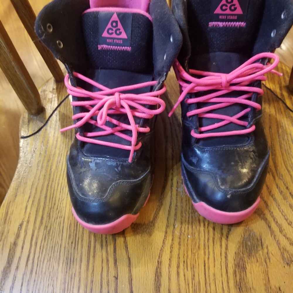 Boys size 6Y Nikes